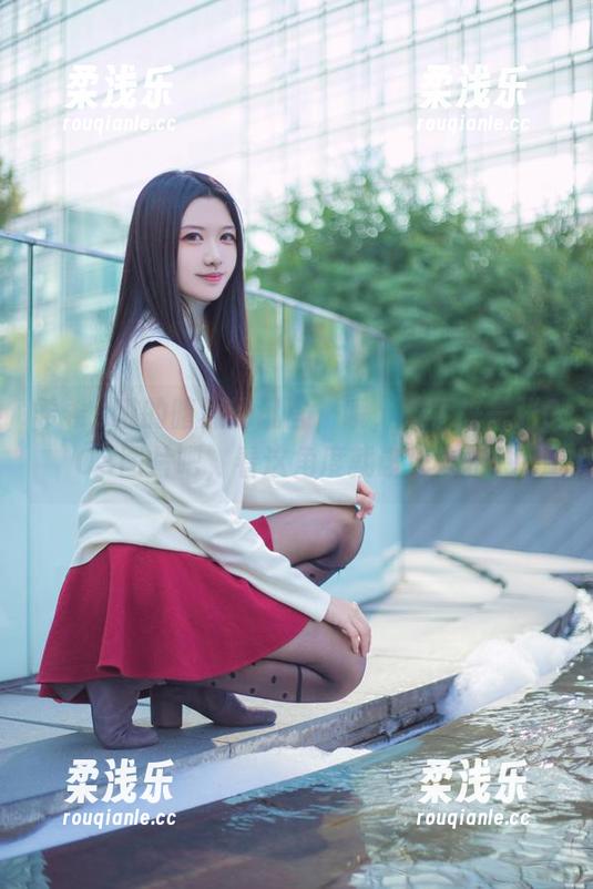 希希_啾的暗黑通讯官，哦，顺便来一张COS图片吧，看这角度就该怎么拍！