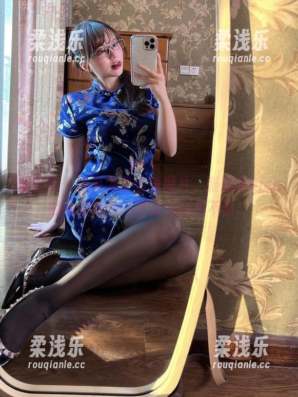 张思允nice 微密圈 - 别说为了这张图片,张思允nice的礼服黑丝还真让人意想不到。