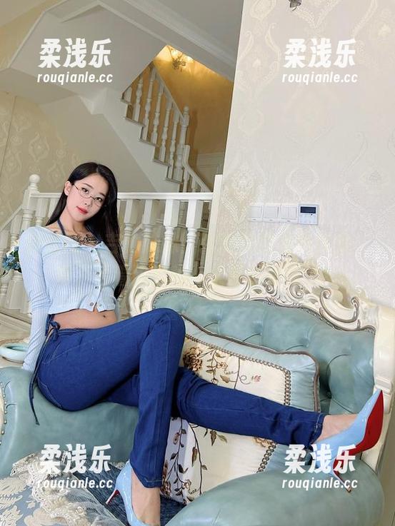 张老师 微密圈 - 吉他妹妹:张老师的免费作品,唉,看看这姿势,太吸引眼球了!