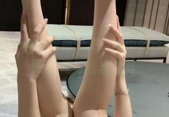 微密圈 – 肆意优雅：无圣光中的徐莉芝、枣红裙与黑丝之舞