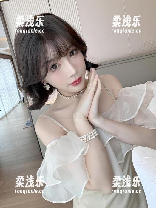 徐莉芝 微密圈 - 吊带写真审美新标准,徐莉芝将原图的每一处都精细到无法忽视。