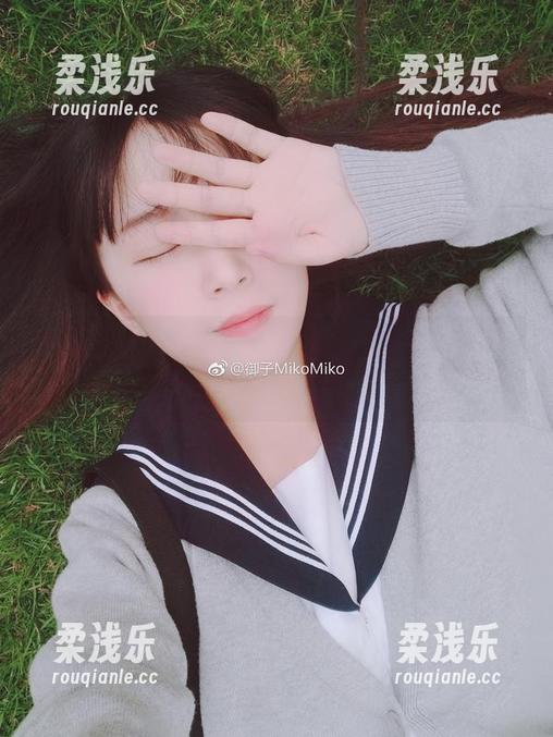 御子Yumiko 如果蕾丝会发光,御子Yumiko的写真肯定是灯塔级别的美图!