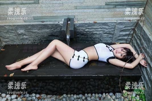 推女郎 - 御姐王馨瑶的图包，戴上耳机慢慢品味吧