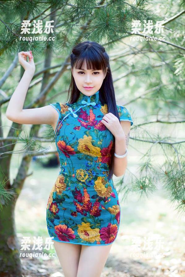 推女郎 - 不得不说，王馨瑶校服扮相太诱人！头脑风暴：下载全新免费图！