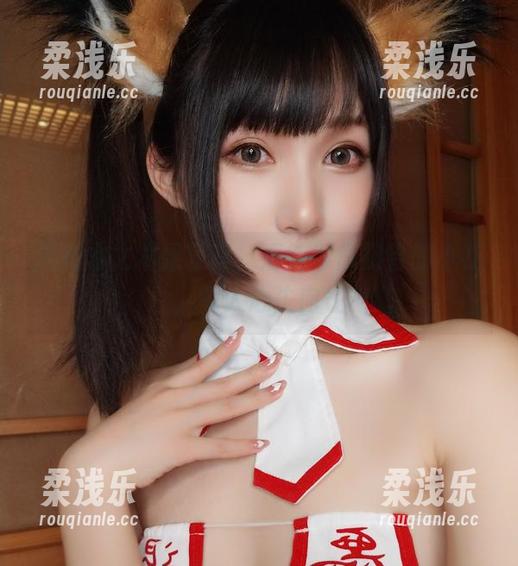 这组木之本果写真，清纯得像初春的小花，令人心生向往