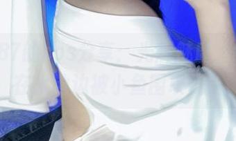 末夜787的cos分享：光辉魅魔，结果我在水池边被小鱼围攻了！