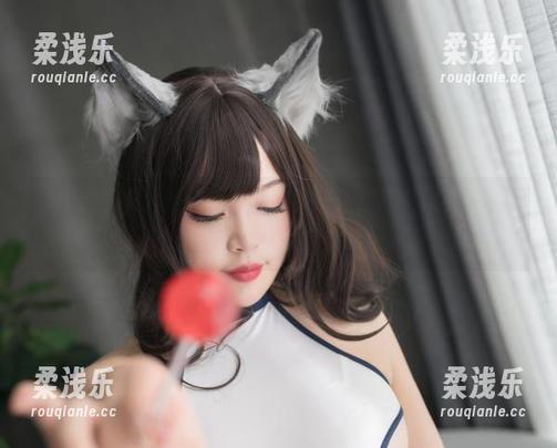 探索杏子夫人浴缸里的高清图册，水气中似乎弥漫着些不同寻常的温柔