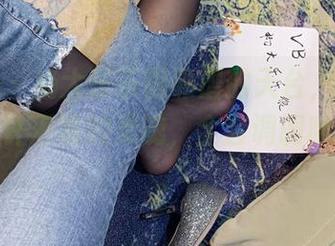 微密圈 – 杨大乐乐很靠谱的天台，作品里藏着些许不羁的灵魂，全套调调随意而行。