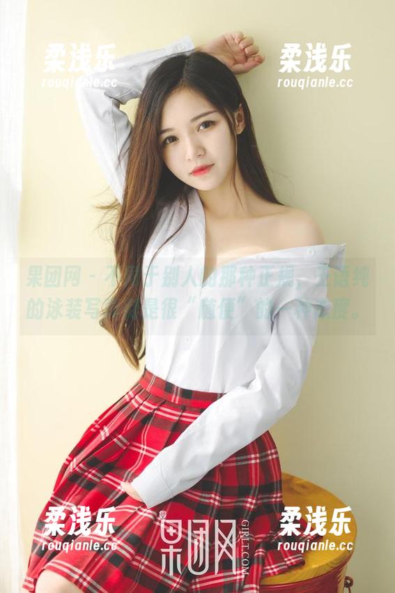 果团网-王语纯 果团网 - 不同于别人的那种正规,王语纯的泳装写真倒是很“随便”的一种态度。
