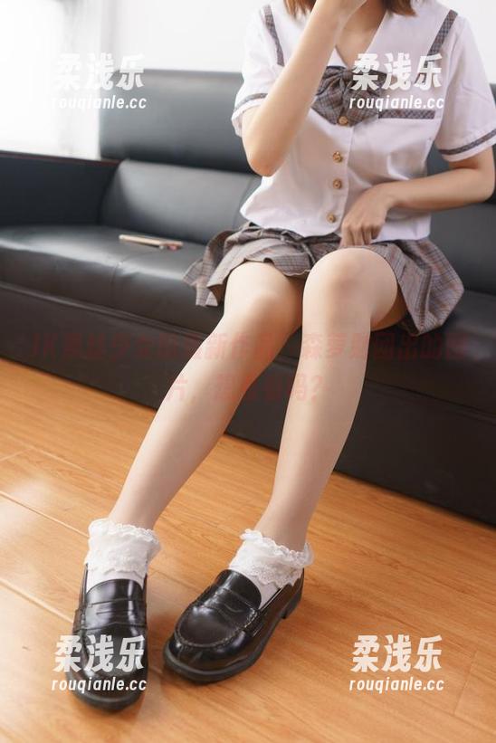 JK黑丝少女的最新作品，森萝财团出的图片，想看看吗？