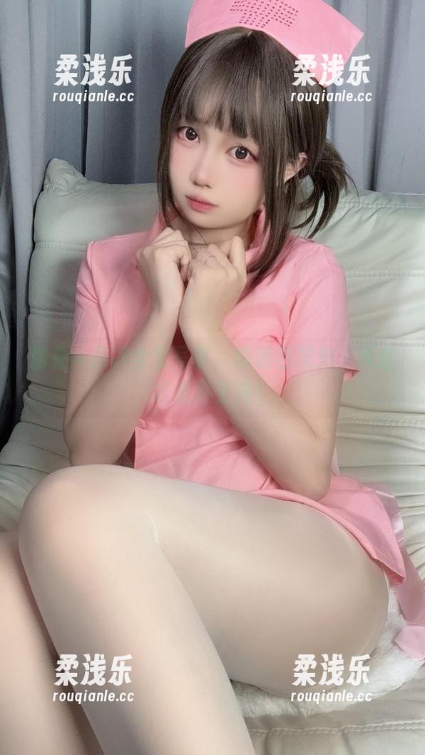 洛桑w伊梓 洛桑w伊梓全套写真,雨滴当配角,天台才是真主角!