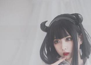 清颜颜子的长腿写真，定制的不只是姿态