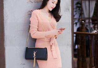 爱蜜社 – 看莉娜lena的这组泳衣图片精选，明明是照片，却像是要把我拉进那个夏天。
