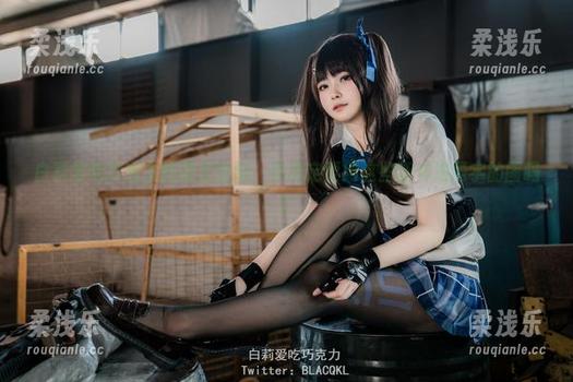 白莉爱吃巧克力的裸足壁纸：你确定要用这些新书法题字的图吗？
