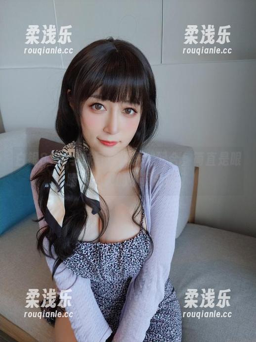 白银81的学妹写真，福利配合，简直是眼睛与心灵的小聚会啊。