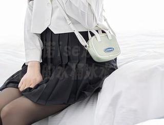 秀人网 – 于诺诺ise泳衣写真：当泳池水温比我的水桶冰水更高时…
