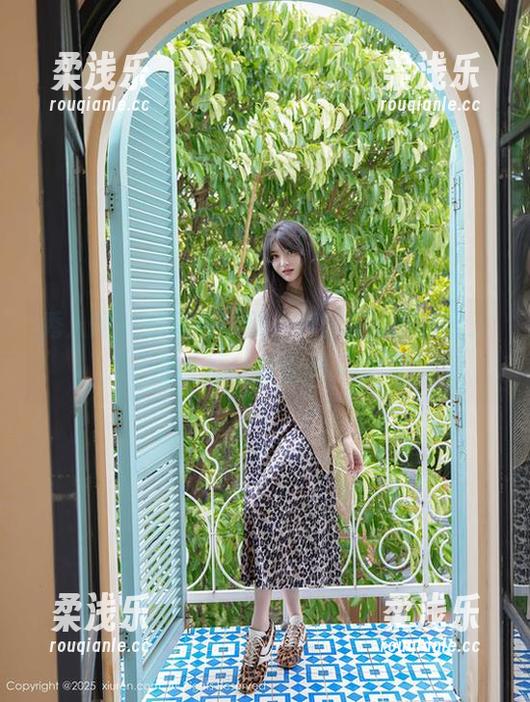 秀人网-养乐多DoDo 秀人网 - 吊带写真展,养乐多DoDo说:“今晚就让你们爽一把”