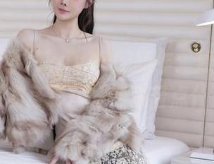 秀人网 – 可儿kayen的新作：修女图片，柔和的身影却好像藏着点什么。
