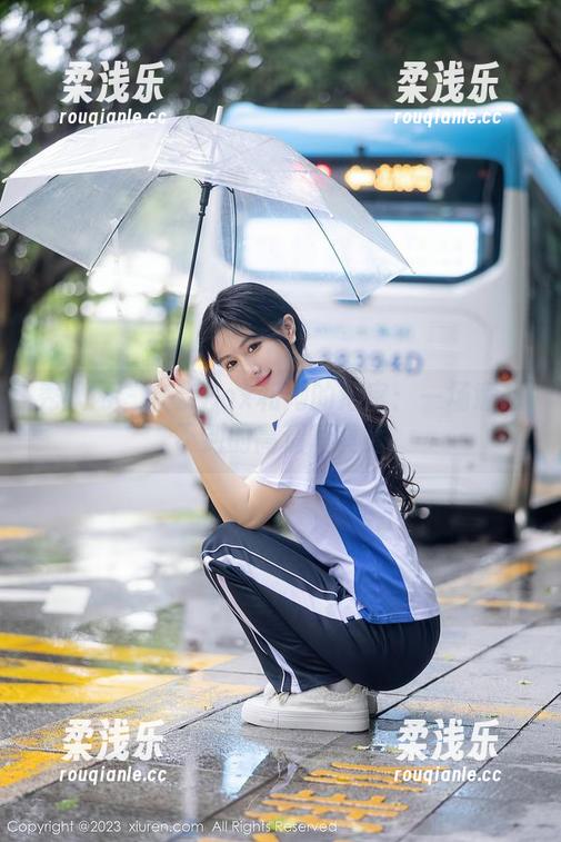 秀人网 - 奈奈Fox和她的浴室：一场意想不到的高清写真秀
