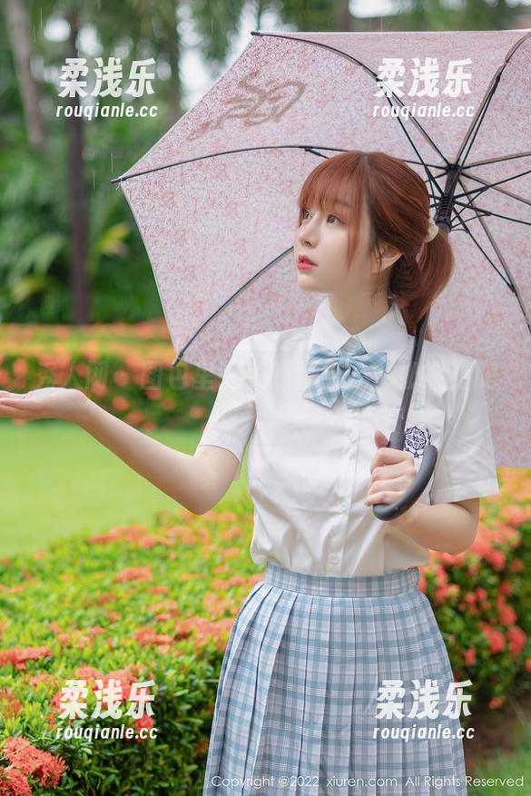 秀人网-奶瓶土肥圆 秀人网 - 图包里藏着的夏天——奶瓶土肥圆又来了