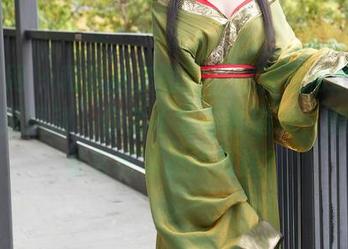 秀人网 – 和服全套图包，看杨可可coco的裙摆摆动，你会不会有种错觉，像是在看高松菜那种飘逸？