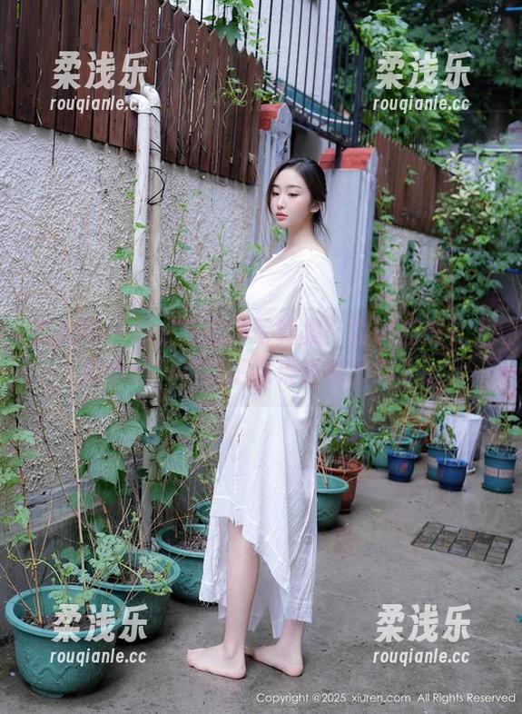 秀人网 - 林文文最新写真集：尝试在婚礼上打喷嚏，结果把花束送给了路人...