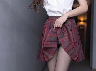 秀人网 – 套图里的王馨瑶yanni到底想表达什么？妹妹的光芒大于她吗？