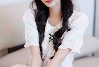 秀人网 – 说到写真，芝芝Booty的灰丝图包竟然让人思绪飞扬，真不可思议！