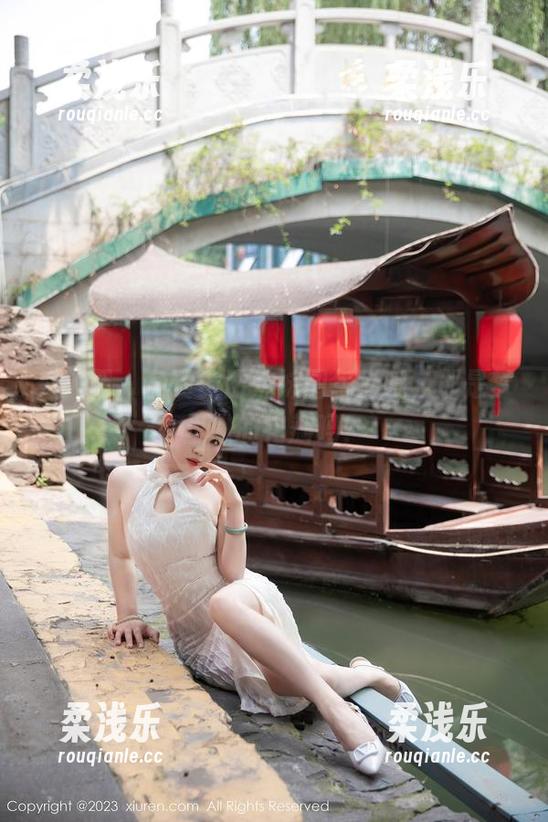 秀人网-麦田 秀人网 - 免费麦田妹妹图包,哦,那是梦里撒的花瓣吗?