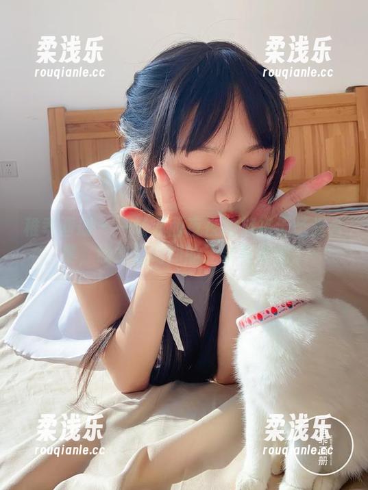 稚乖画册-赤西夜夜 稚乖画册 - 一场赤西夜夜的旗袍无圣光合集,线条流动间的无奈与笨拙。