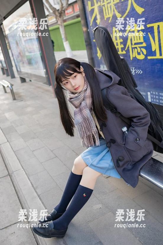稚乖画册-赤西夜夜 稚乖画册 - 赤西夜夜,是我看的第一眼!吉他少女的手势,原图拍得充满灵气。
