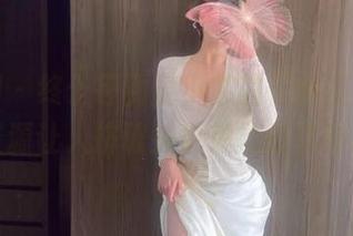微密圈 – 终于等到童小芯的花嫁美图了，资源让人挤破头也想抢的节奏。