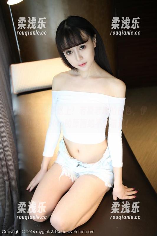美媛馆-伊小七MoMo 美媛馆 - 免费送上!若隐若现的白色,伊小七MoMo的原图绝不容错过!