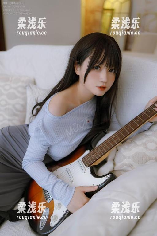 荒井喵喵 荒井喵喵的私房美图:邻居大姐姐,让我想多了点