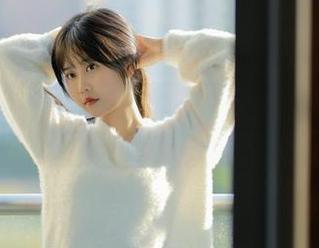 哇！萌芽儿o0穿着百合竞技泳衣的写真，资源从不缺，让人反复点击！