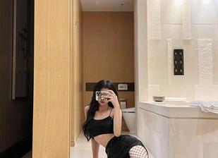 微密圈 – 葛征的睡衣私房美图，似乎在说“我只想在床上待一天”？