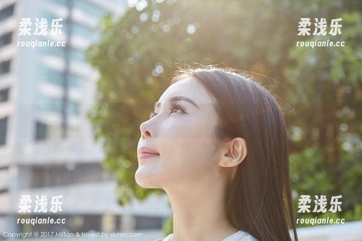 蜜桃社 - 不经意间，真希的连衣裙把我拉入了她的图包世界中。