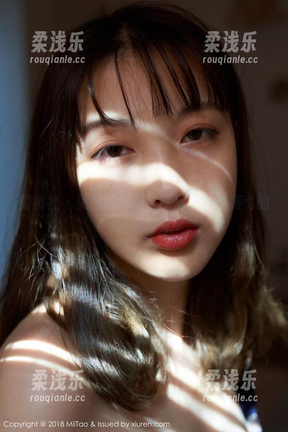 蜜桃社 - 美绪的网袜，高清写真中游弋的轻盈缘分
