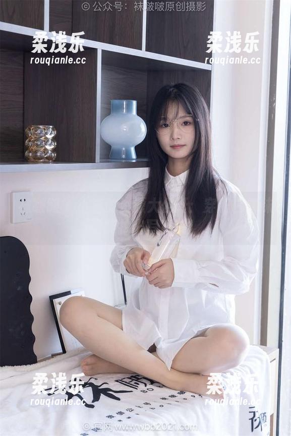 袜啵啵 - 小沫的资源大公开：穿脏白棉袜也能拍出写真集！
