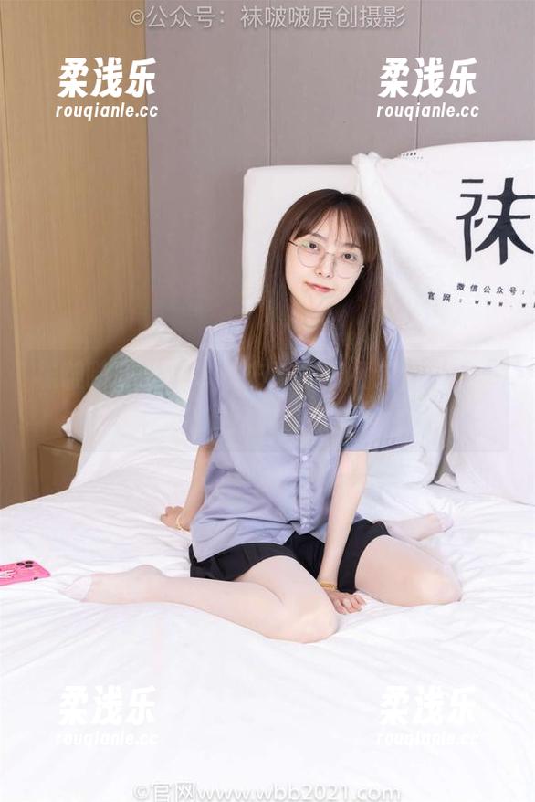 袜啵啵-焦糖 袜啵啵 - 焦糖&帆布鞋:下载这组写真,你的鞋柜会哭吗?
