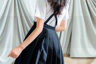 顿时停留的原图，西瓜少女的白猫咪内衣暴露了什么？