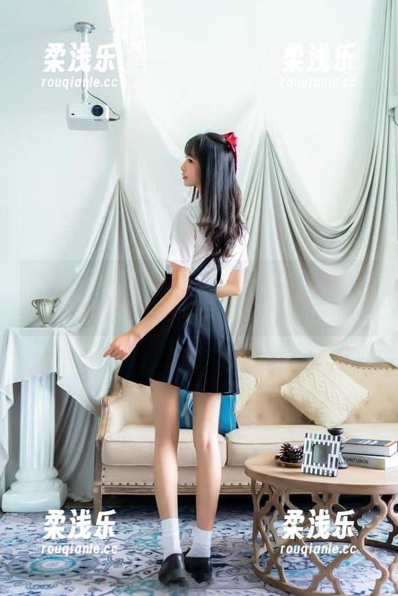 西瓜少女 顿时停留的原图,西瓜少女的白猫咪内衣暴露了什么?