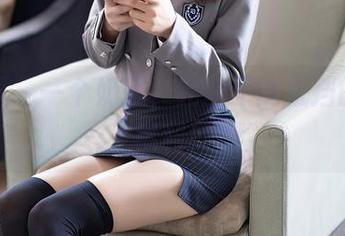 语画界 – 一个奶瓶，完全不能抵挡的丝袜福利！