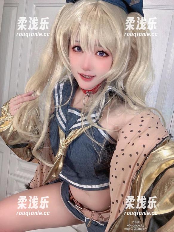 贝贝琪Becky的定制连体衣在图片中透出的慵懒气息，唔，似乎留下了很多遐想的空间。