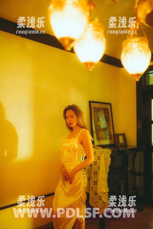 轰趴猫-可乐Vicky 轰趴猫 - 走过路过不要错过!可乐Vicky的免费女王照片行不行