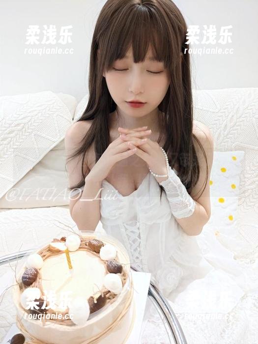看这组高清图包，迷之呆梨又带来了哪种画风？花火竟让我想到夏天的烟花！