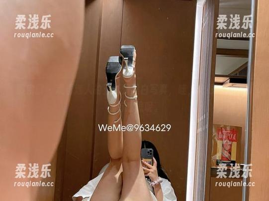 迷人的五姨太 微密圈 - 观看迷人的五姨太黑白写真,哇,光影和身姿都很有意思呢。