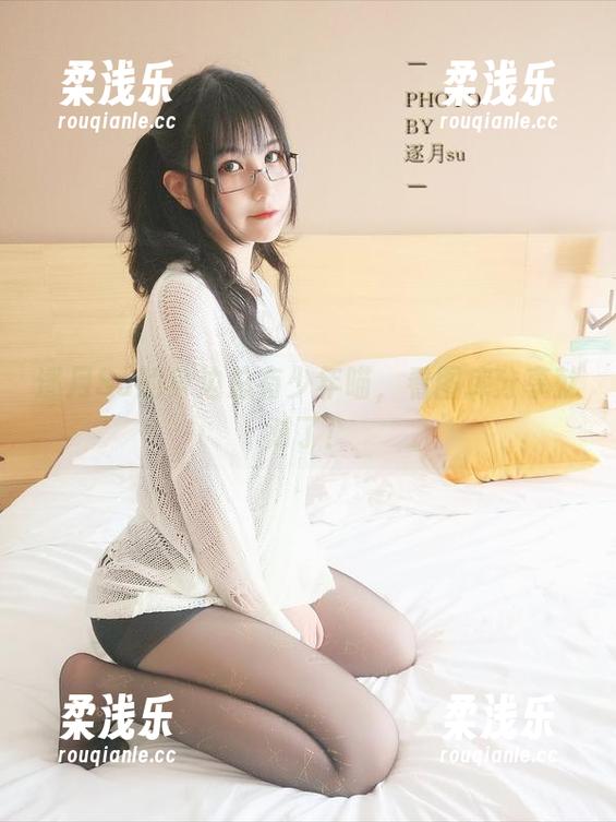 逐月Su 逐月Su的身边总有少年喵,看图库分享就对了!