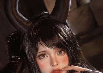 当阿寨寨上身礼服，这不是只是美图，而是推动审美的极致写真。