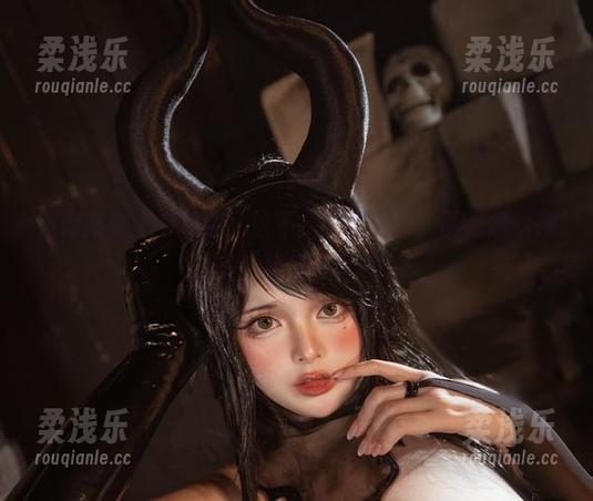 当阿寨寨上身礼服，这不是只是美图，而是推动审美的极致写真。